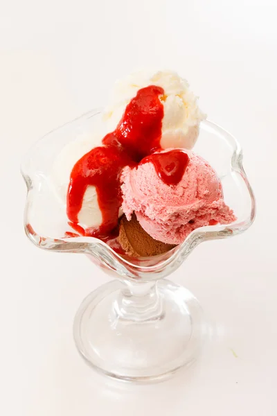 Zmrzlina s marmeládou — Stock fotografie