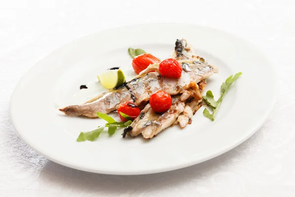 Pesce con verdure — Foto Stock