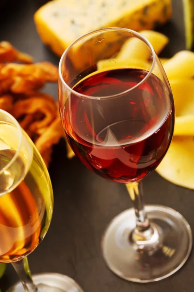 Wine and cheese — Stock Photo, Image