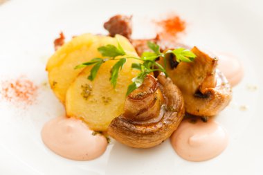 patates ve mantarlı et