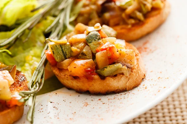 Bruschetta met groenten — Stockfoto