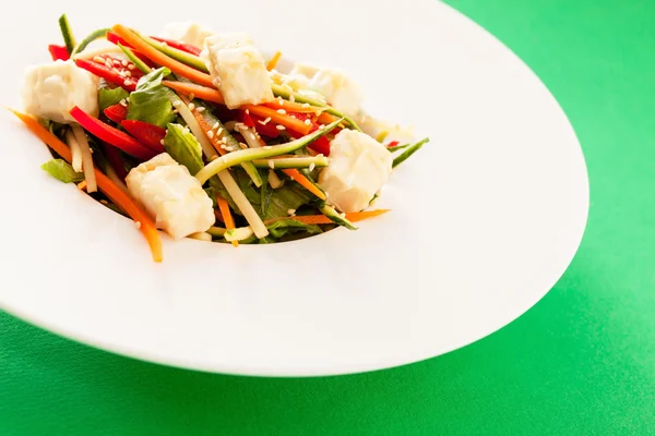 Salada com tofu — Fotografia de Stock