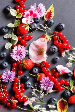 meyveler ve çiçekler