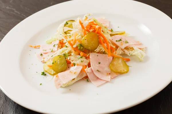 Insalata con prosciutto — Foto Stock