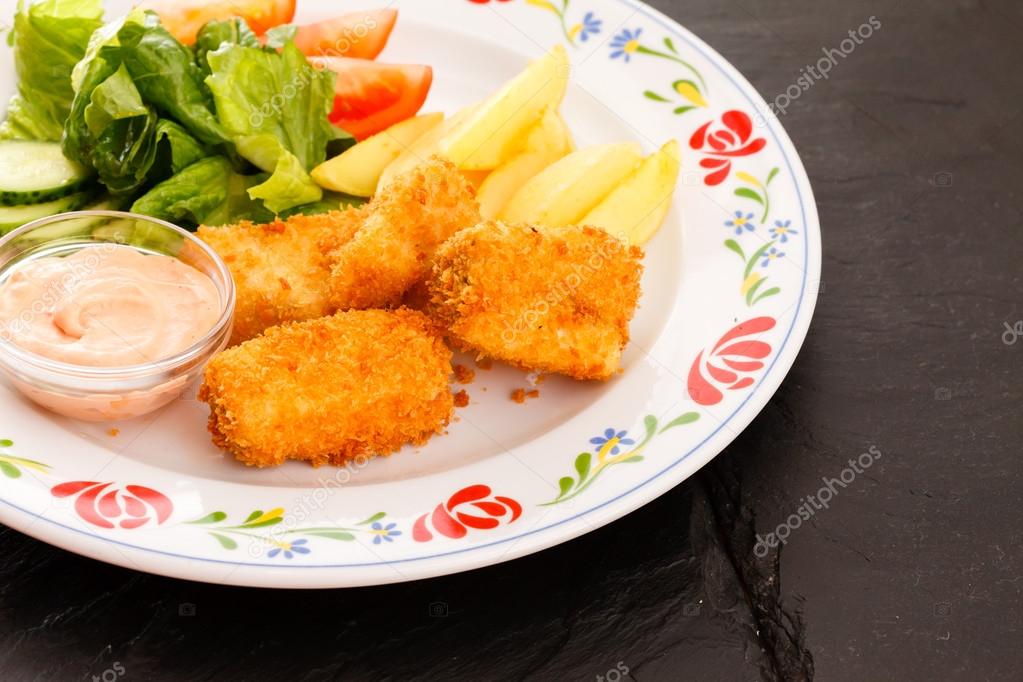 Fish nuggets with potatoes
