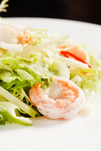 Salad with shrimps — Stock Photo, Image