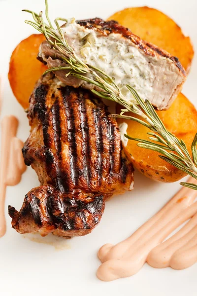 Bistecca con patate — Foto Stock