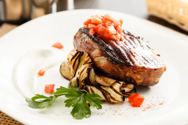 Steak with aubergines — Stock Photo, Image