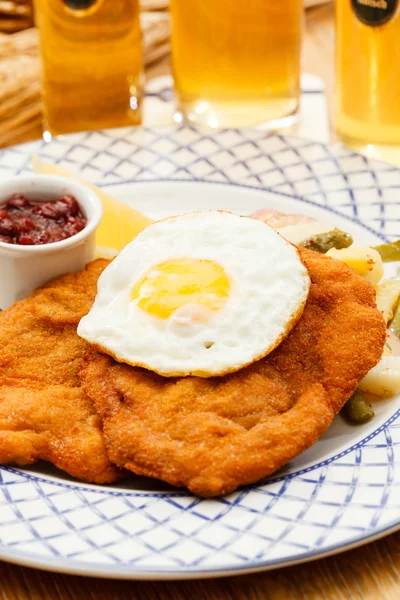 Wiener Schnitzel with egg — Stock Photo, Image