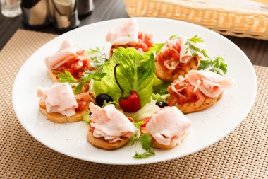 jambon ve domates Bruschetta