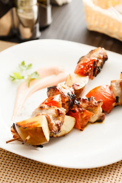 Domuz eti ve armut kebabı — Stok fotoğraf