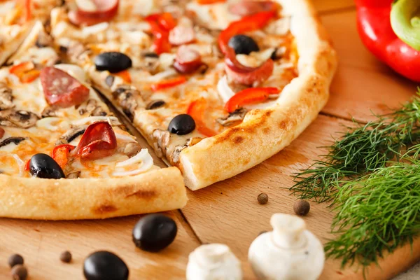 Pizza vom Feinsten — Stockfoto