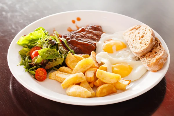 Steak with eggs — Stock Photo, Image