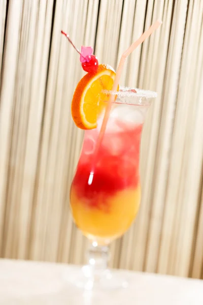 Cocktail con arancia — Foto Stock