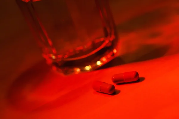 Pills and water — Stock Photo, Image