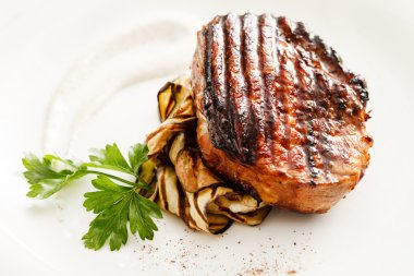 Patlıcan ile biftek