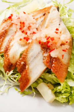füme yılan balığı salatası