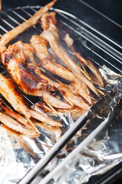 Alitas de pollo a la parrilla —  Fotos de Stock