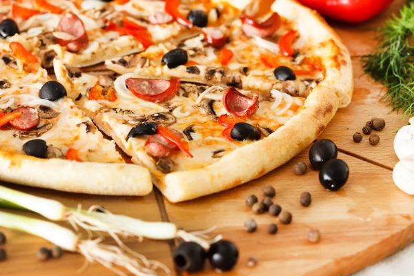 Pizza Suprema —  Fotos de Stock