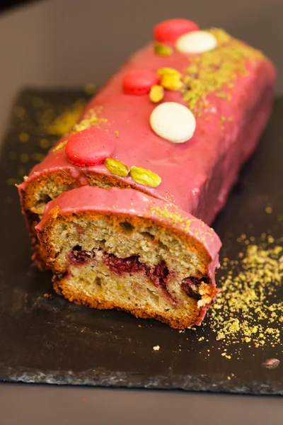 Brood cake met cherry — Stockfoto