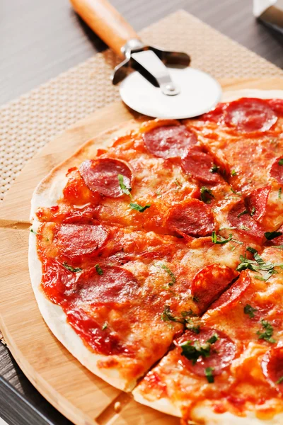 Smakelijke pizza — Stockfoto