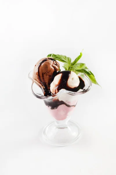 Helado con cobertura de chocolate — Foto de Stock