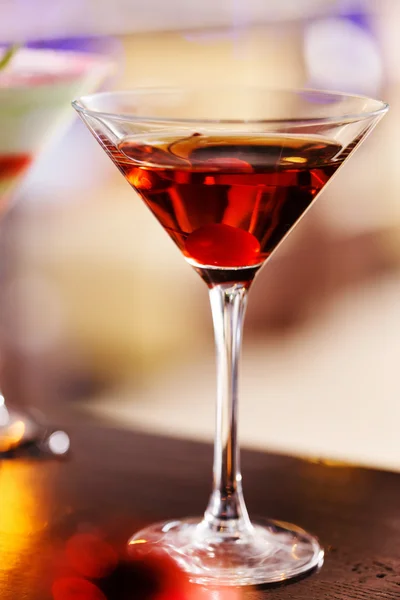 Cocktail in bar — Stock Photo, Image