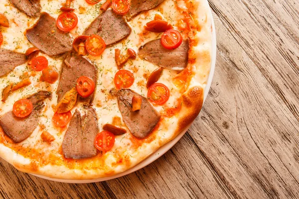 Pizza na plechu — Stock fotografie