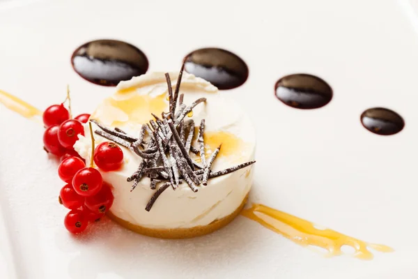 Bolo de queijo em branco — Fotografia de Stock