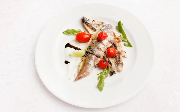 Fisch mit Gemüse — Stockfoto