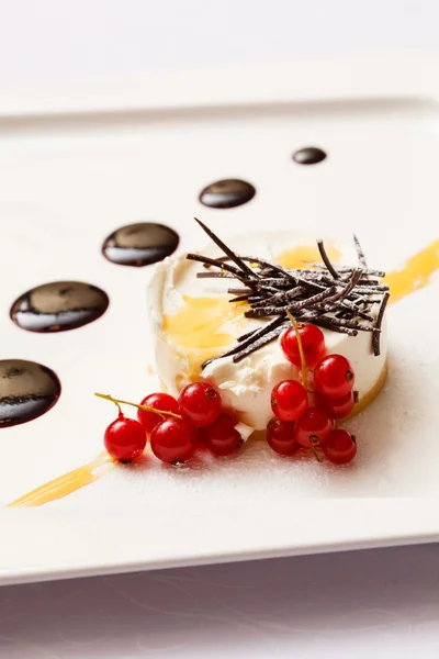 Tarta de queso con bayas — Foto de Stock