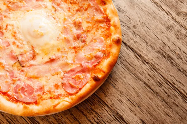 Smakelijke pizza — Stockfoto