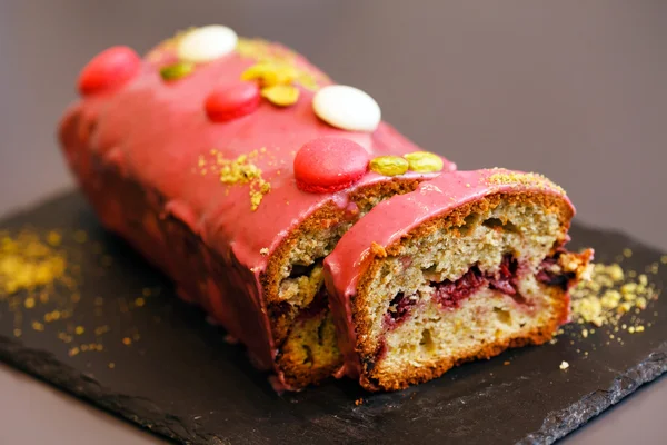 Brood cake met cherry — Stockfoto