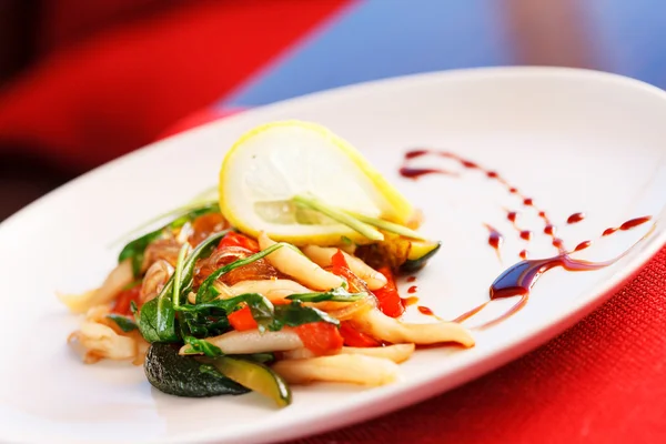 Salad with calamari — Stock Photo, Image