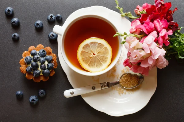 Tea with cake — Stock Photo, Image