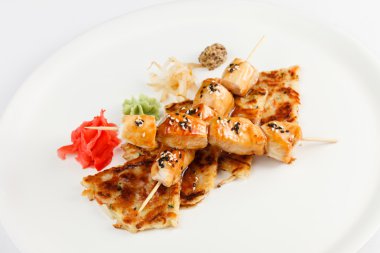 tavuk şiş üzerinde