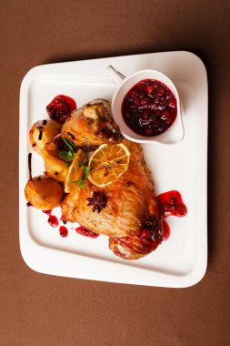 Elma kavrulmuş hindi