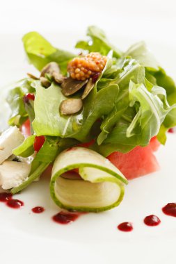 Karpuz ve otlar salatası