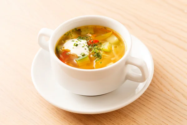 Sopa de verduras con crema agria — Foto de Stock