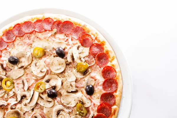 Italian pizza with pepperoni and mushrooms — Stock Photo, Image