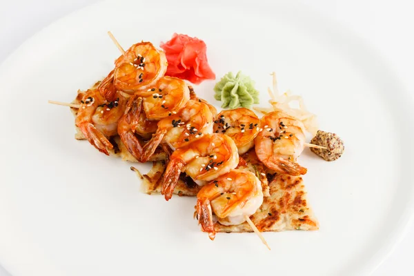 Shrimps on skewers — Stock Photo, Image