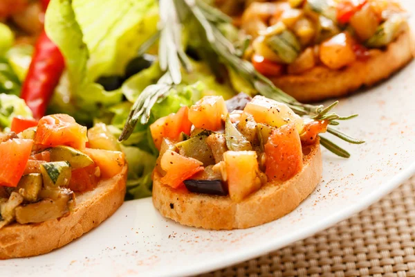 Bruschetta med grönsaker — Stockfoto