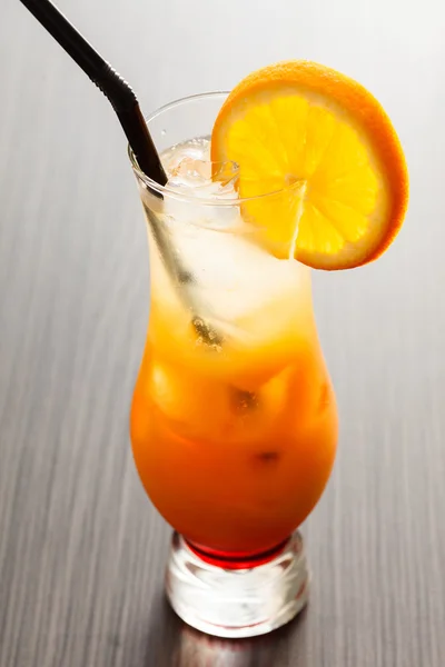 Koktejl v baru s citrusy — Stock fotografie