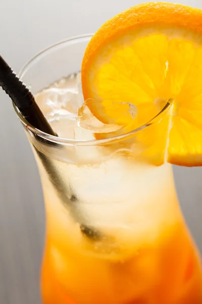 Cocktail in the bar with citrus — Stock Photo, Image