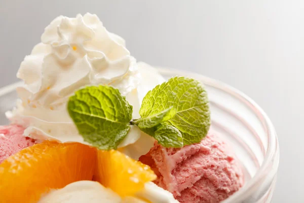 Helado con naranja — Foto de Stock