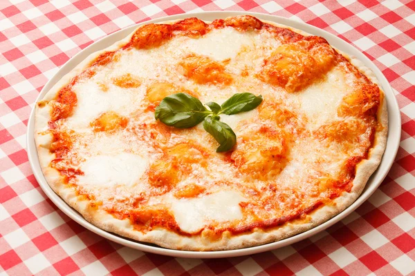 Välsmakande pizza — Stockfoto