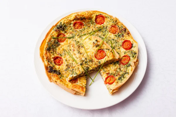 Französische Quiche auf Teller — Stockfoto