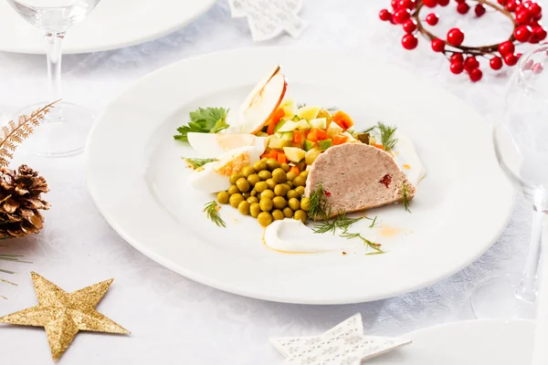 Gänseleberpastete mit Salat — Stockfoto