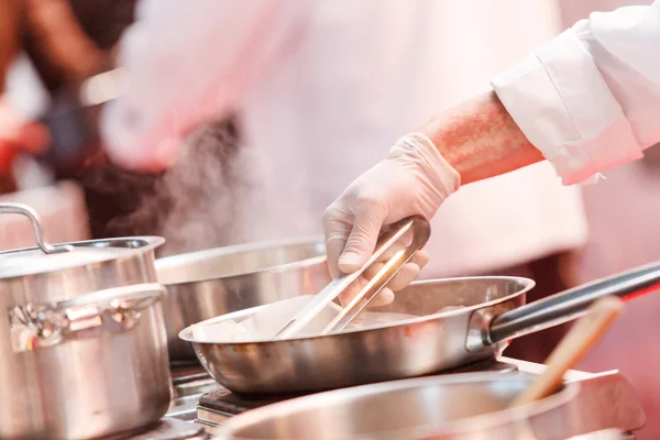 Chef cooking meal — Stock Photo, Image