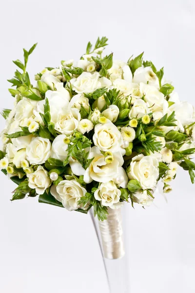 Bouquet nuptial sur blanc — Photo